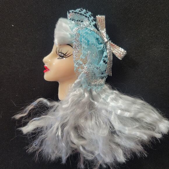 Glamour Lady Head Brooch Face Lot of 3 Blue Red White Silver With Gift Boxes - Picture 11 of 16